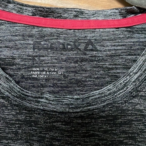 Reebok size medium gray and black short sleeve workout shirt dry wick - Picture 3 of 5